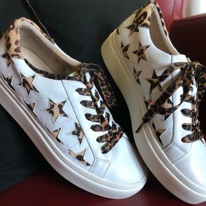 Vaneli Sport leather sneaker